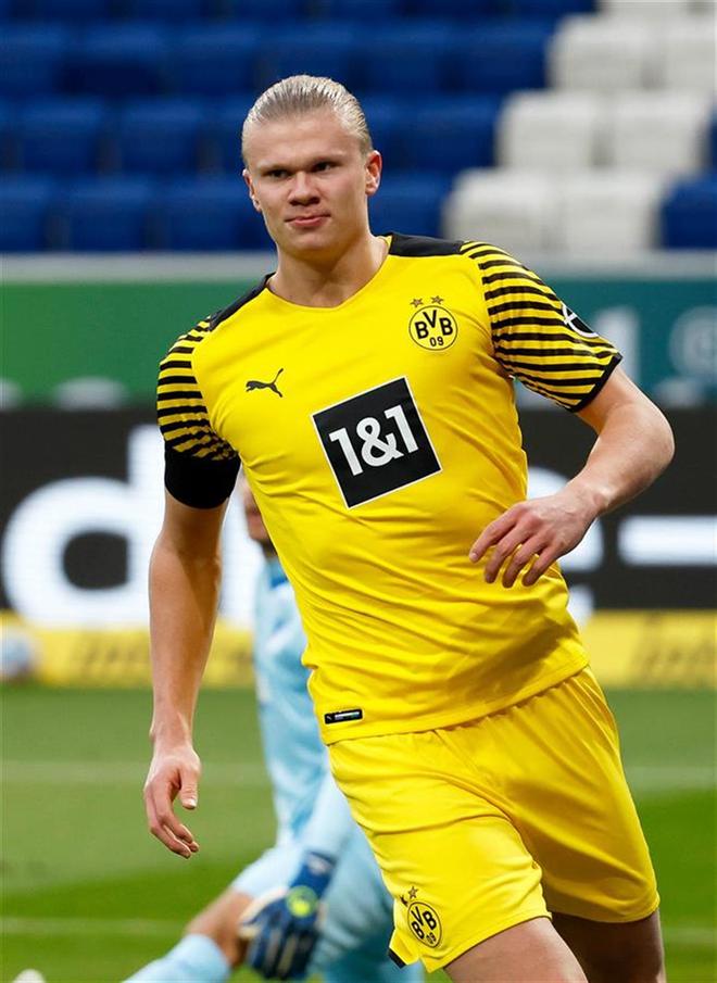 巴萨3-1马竞四分领跑积分榜，拉菲尼亚建功，莱万失点（巴萨3-1击退马竞，以4分优势领跑积分榜，拉菲尼亚破门，莱万罚丢点球）