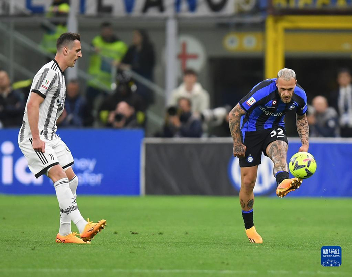 皇马1.5亿新星入选大名单！18岁天才中卫获首次征召，利物浦多特疯抢皇马死活不卖（18岁天才中卫首入皇马大名单：1.5亿新星遭利物浦、多特竞逐，皇马坚决留人）