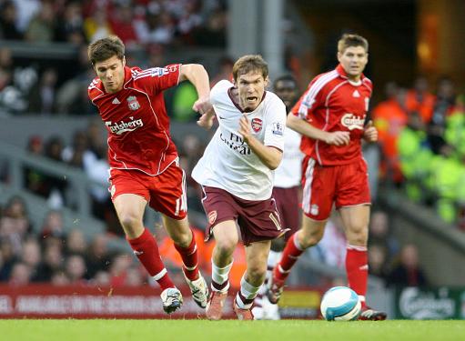 阿斯：皇马绝不会通过竞价来引援中卫，专注于合同到期的球员（阿斯：皇马不参与中卫竞价，重点锁定合同将满的球员）