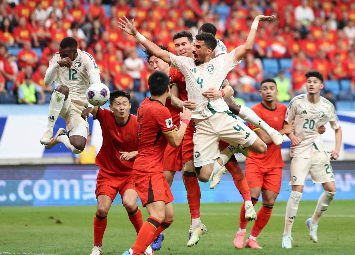 大连英博外援拉布亚德离队，本赛季表现起伏，遭质疑，终与俱乐部解约。（大连英博外援拉布亚德与俱乐部解约离队：赛季表现起伏惹质疑）