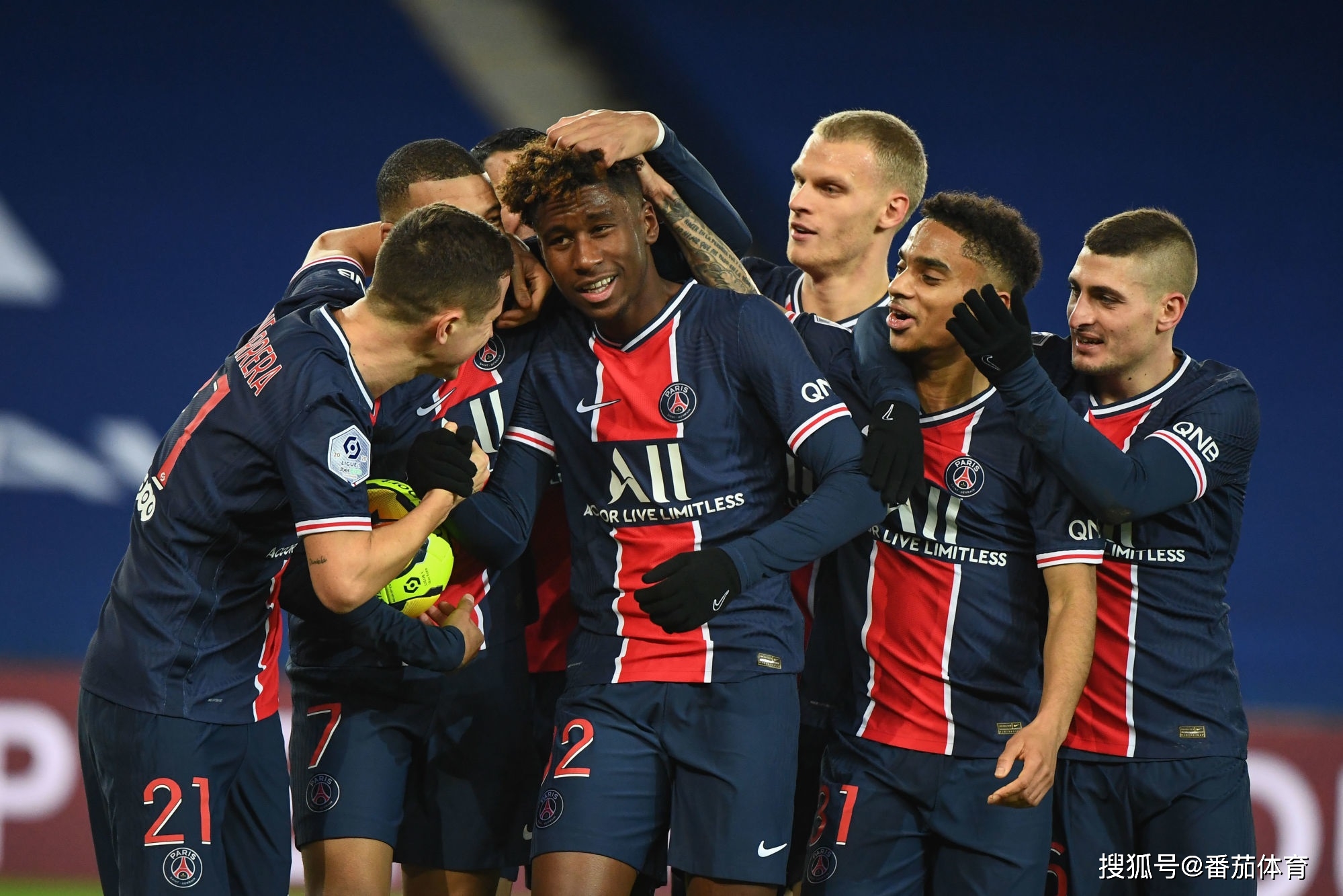 掘金约基奇三双末节爆发（约基奇砍下三双 末节发威助掘金）