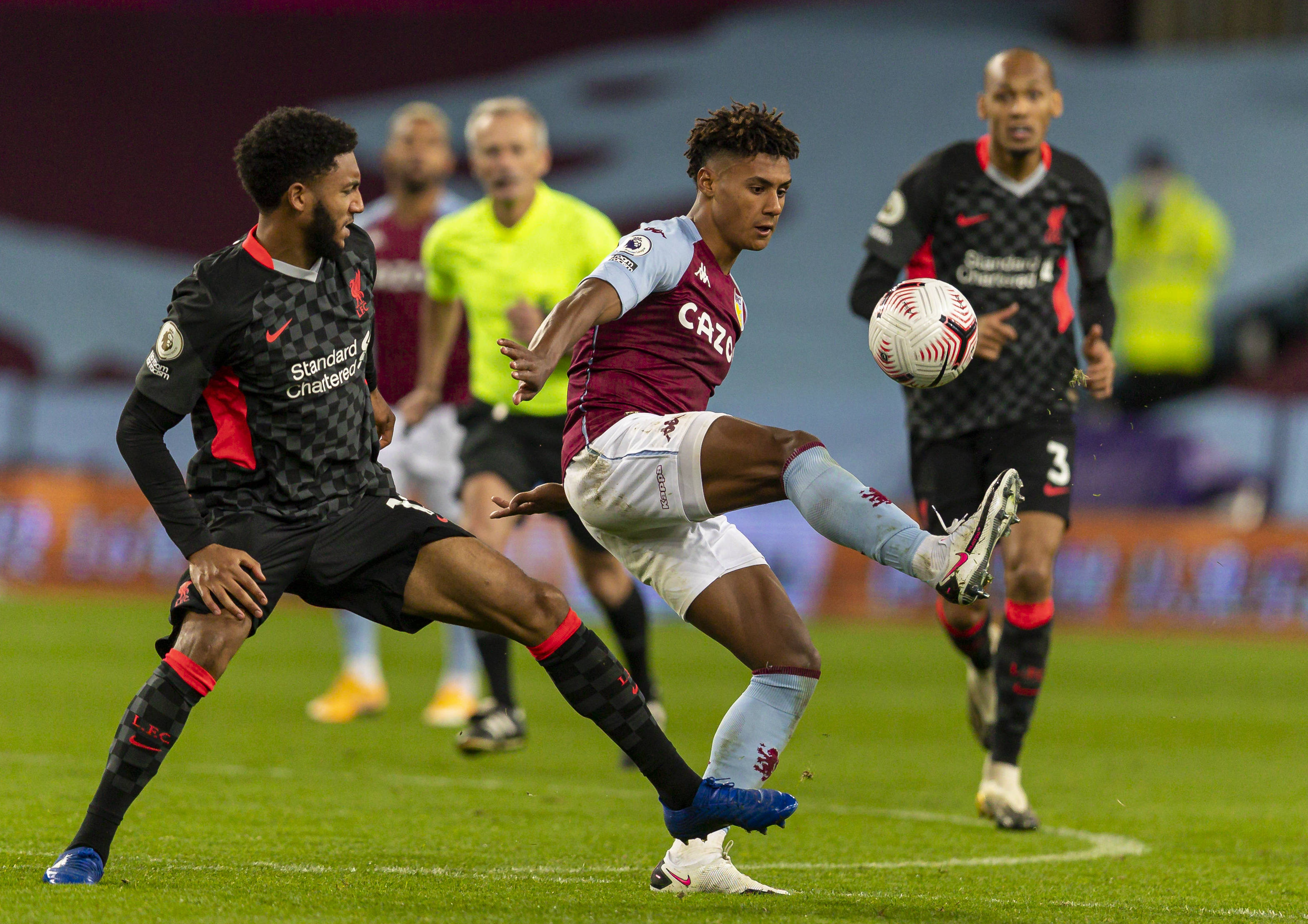 利物浦1-1无奈丢分，切尔西1-3爆冷翻车，阿森纳稳坐英超榜首（利物浦1-1憾平丢分，切尔西1-3冷门告负，阿森纳稳居英超榜首）