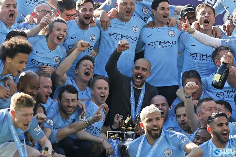 梅西将领取美职联MVP奖杯，梅西杯U16国际赛同步揭幕（梅西捧起美职联MVP，梅西杯U16国际赛同日启幕）