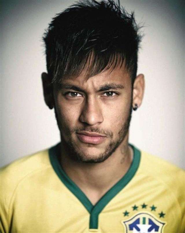 自1956年以来，姆巴佩是首位自然年五大联赛进36球的法国球员（姆巴佩成1956年以来首位自然年五大联赛进36球的法国球员）