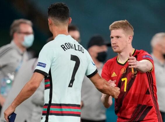 拜仁将创下德甲44轮连续领跑纪录，打破自己1973年创造的纪录（拜仁有望连续44轮领跑德甲，刷新1973年自创纪录）