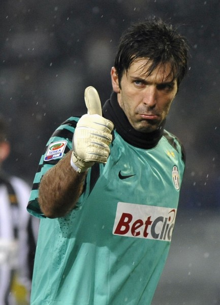 卡佩罗：阿莱格里让一支散乱的米兰具备争冠实力，但还少中锋（卡佩罗：阿莱格里将散乱的米兰打造成争冠之师，但仍缺中锋）