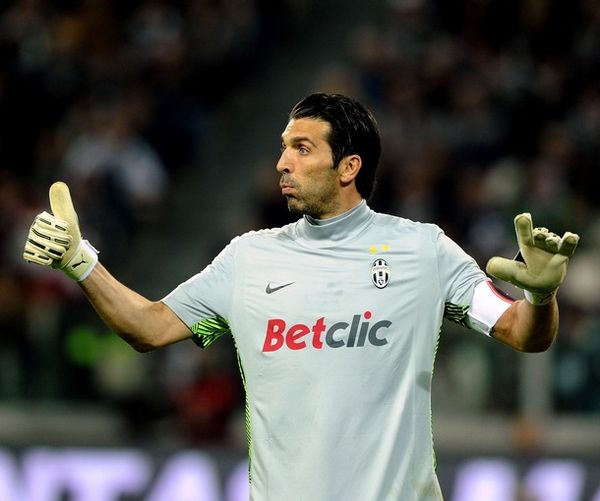 洛夫伦社媒发布爱心符号@萨拉赫，力挺前利物浦队友（洛夫伦社媒发爱心@萨拉赫，为前利物浦队友打气）