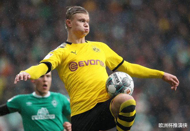 姆巴佩对阵赫罗纳时与第四官员发生争执：我说话的时候看着我！（姆巴佩战赫罗纳与第四官员爆发口角： ＂我说话时看着我！）