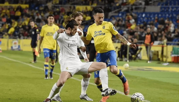 小科普：杨瀚森两次换下开拓者被打出10-0和13-0，最后输23分（赛场小科普：杨瀚森两度下场，开拓者先后被打出10-0与13-0，最终输23分）