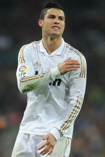 CW：阿森纳求购楚阿梅尼传闻不实，皇马很器重他（CW辟谣：阿森纳追楚阿梅尼系谣言，皇马对他高度器重）