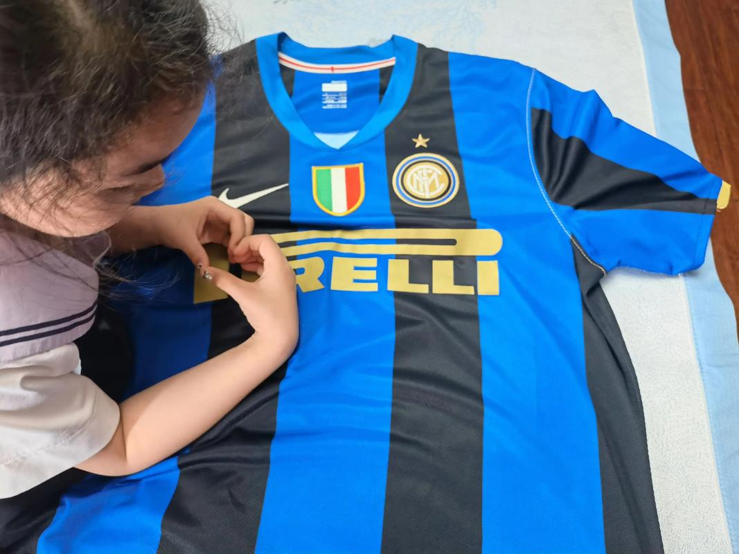 斯帕伊奇庆祝足协杯夺冠：为奖杯感到自豪，更为球队感到骄傲（斯帕伊奇欢庆足协杯封王：奖杯值得自豪，球队更令他骄傲）