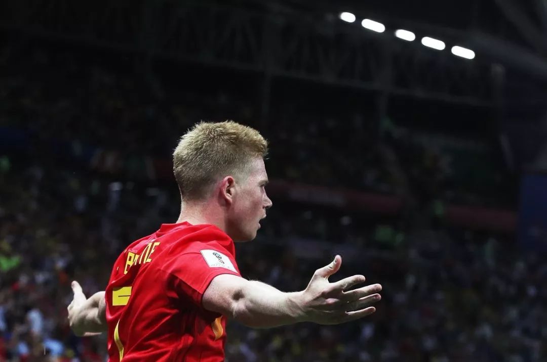 孙颖莎王楚钦赛前训练气氛轻松，大头仰头大笑，大笑引发全场欢笑（孙颖莎王楚钦赛前训练氛围轻松，大头仰天大笑点燃全场笑声）